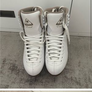 Jackson Mystique figure skates size 6